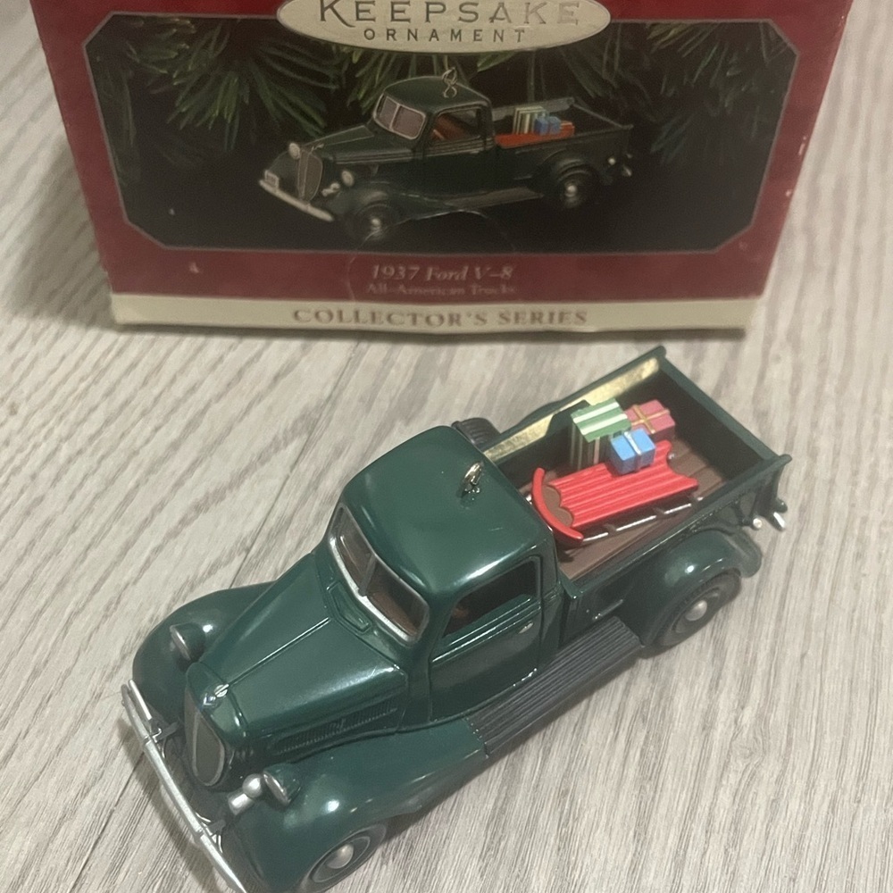 Hallmark 1937 Ford V-8 Green Vintage All-American Truck Ornament Collector - Picture 4 of 6